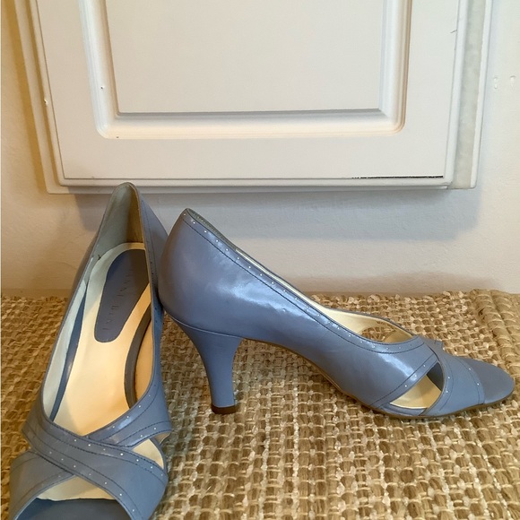 Light Blue Leather Pumps Size 7M - Picture 3 of 9